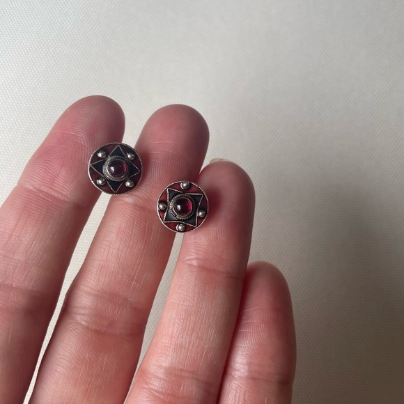 Red/pink costume earring studs - Picture 1 of 2